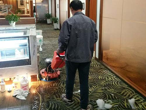 地毯清洗现场操作
